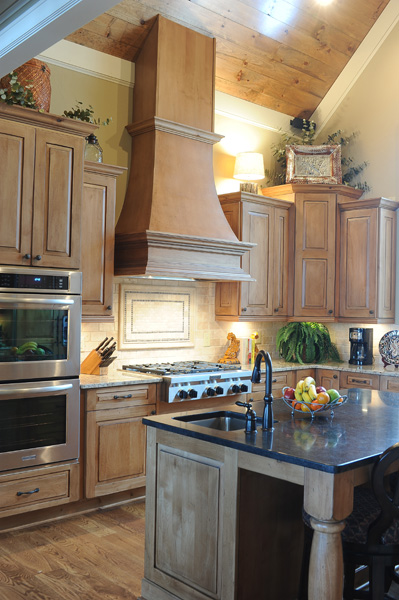 2010-12 Xmas, Kitchens 782 (2) Natural Wood Grain - Better - Executive Cabinetry