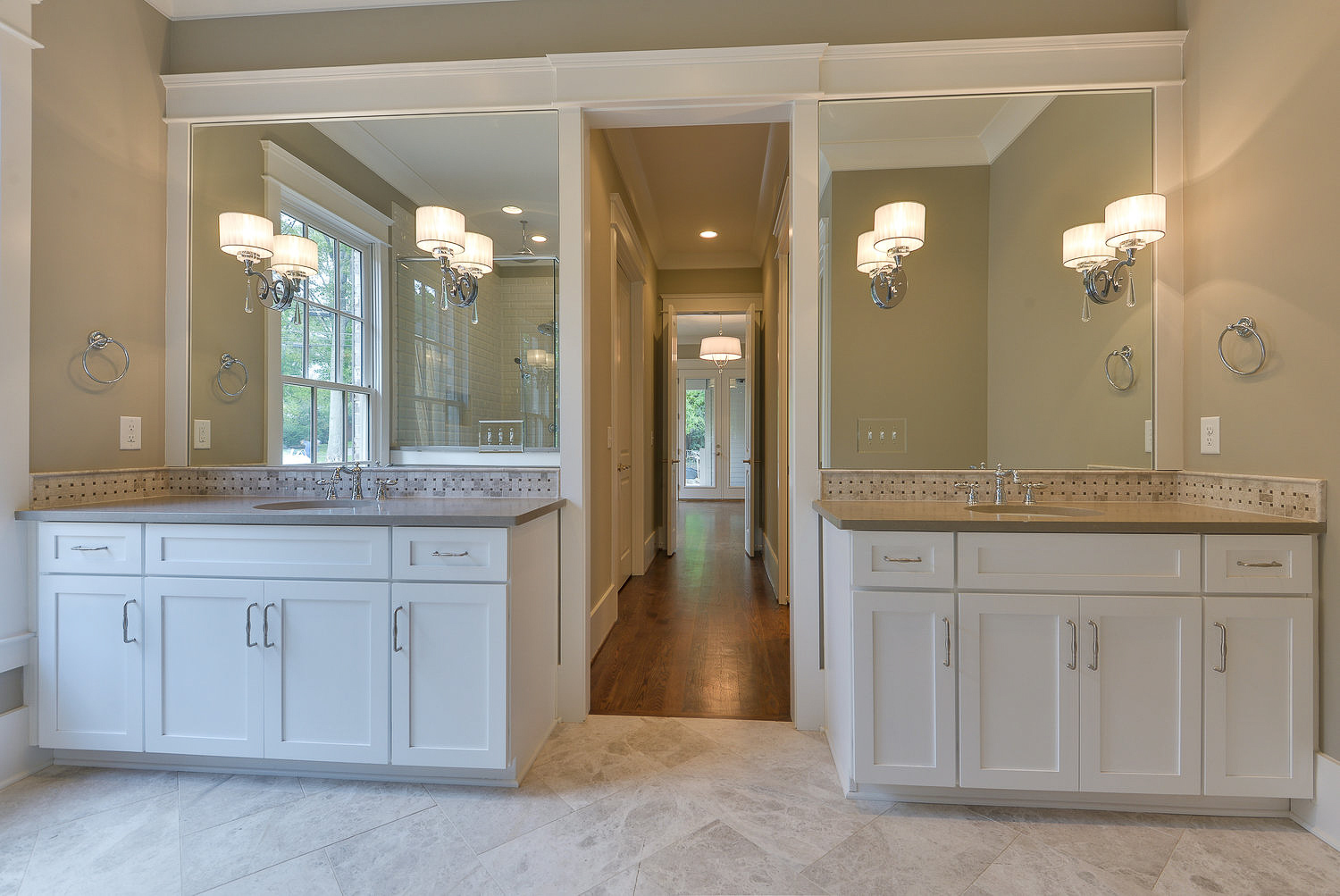 DCC-21-of-30 Dobule Vanity in white - Good - DC Cabinetry